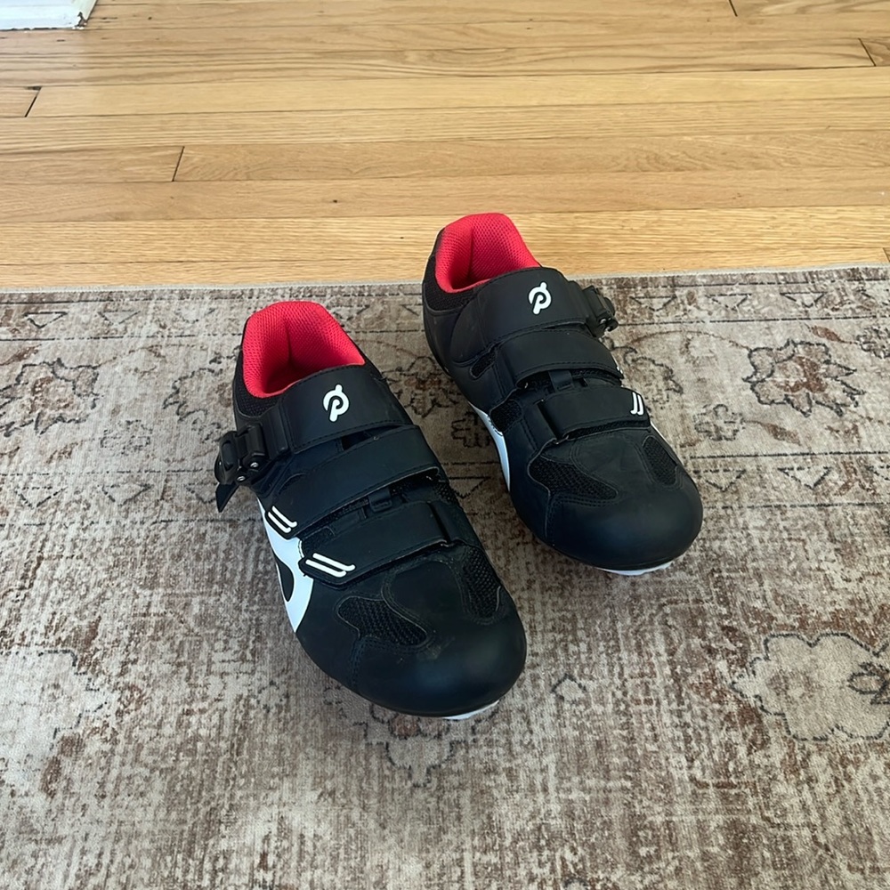 EUC Peleton Cycling Shoes size 42 (Men size 9, Women size 11)